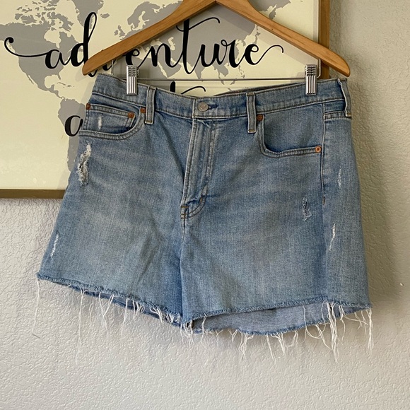 Gap High rise distressed shorts vguc - Picture 3 of 5
